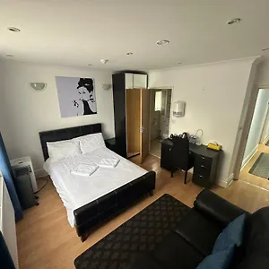 Habitación en casa particular 3 Luxury En-suite Bedrooms, Cardiff